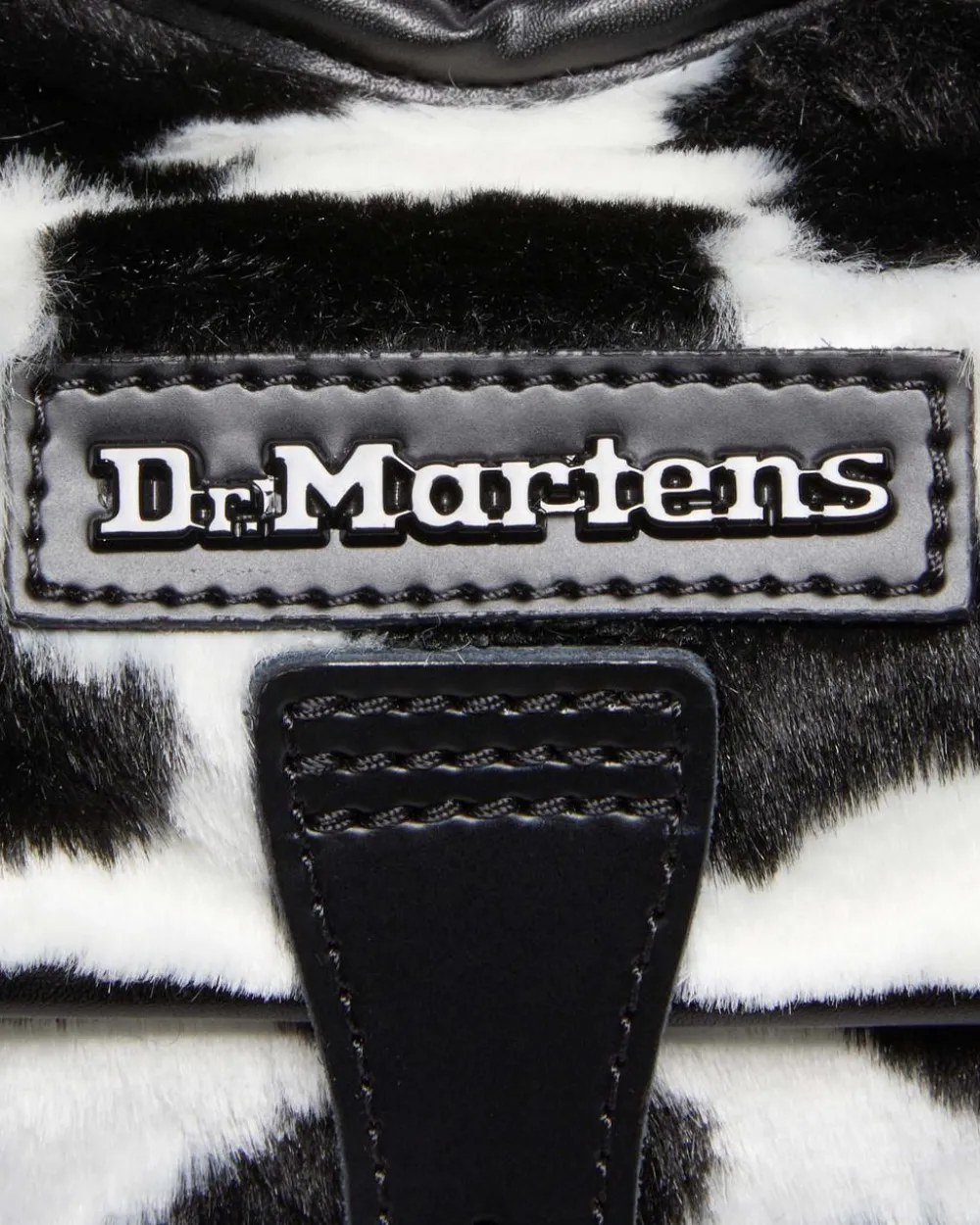 Cow Print Heart Shaped -Laukku*Dr. Martens Sale