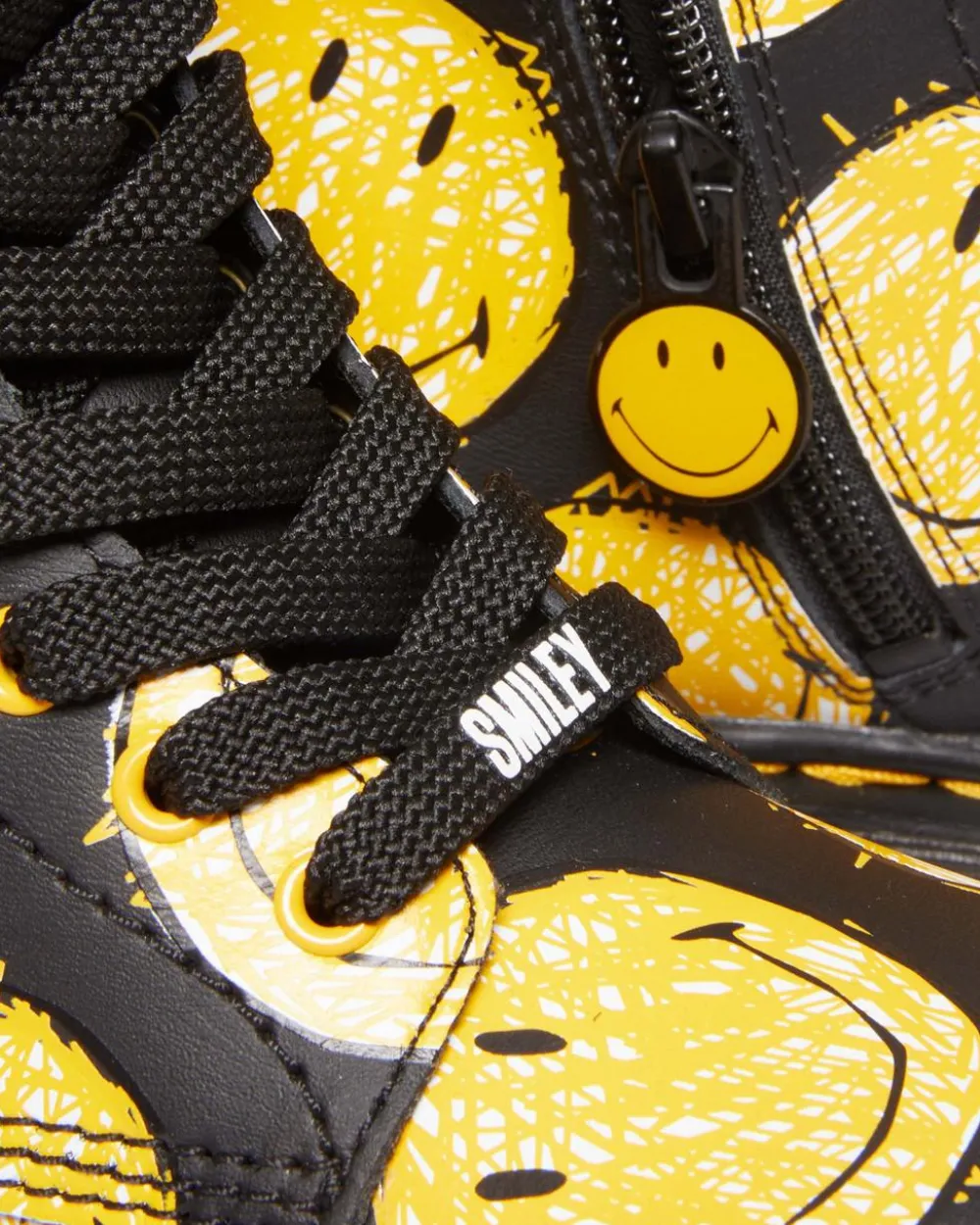 Junior 1460 Smiley® Leather Boots*Dr. Martens Hot