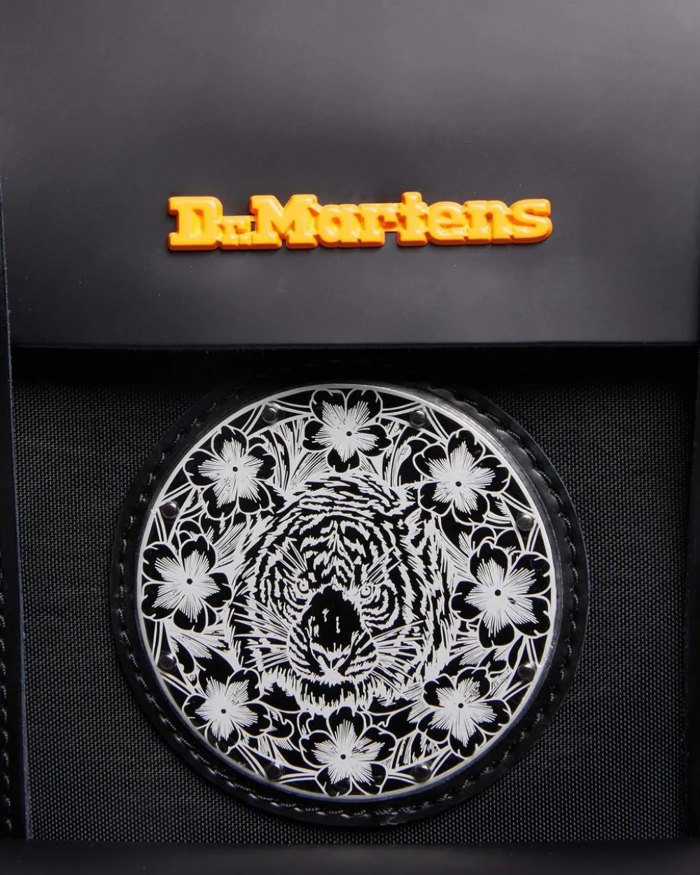 King Nerd -Nahkareppu*Dr. Martens Sale